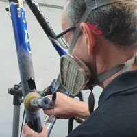 Schleifen eines Fahrradrahmens und Lackierung in H&uuml;ckelhoven